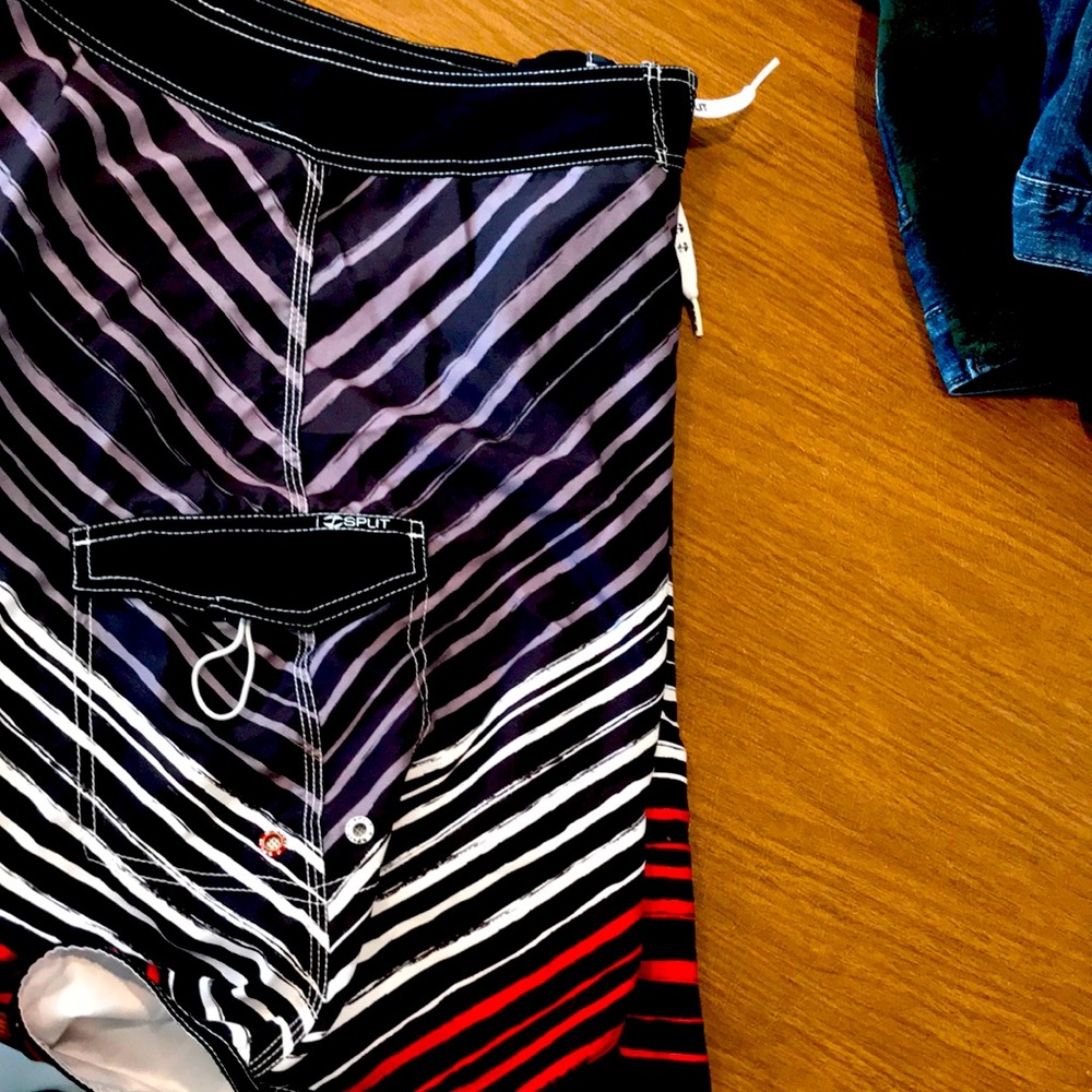 Men’s board shorts split brand size 32